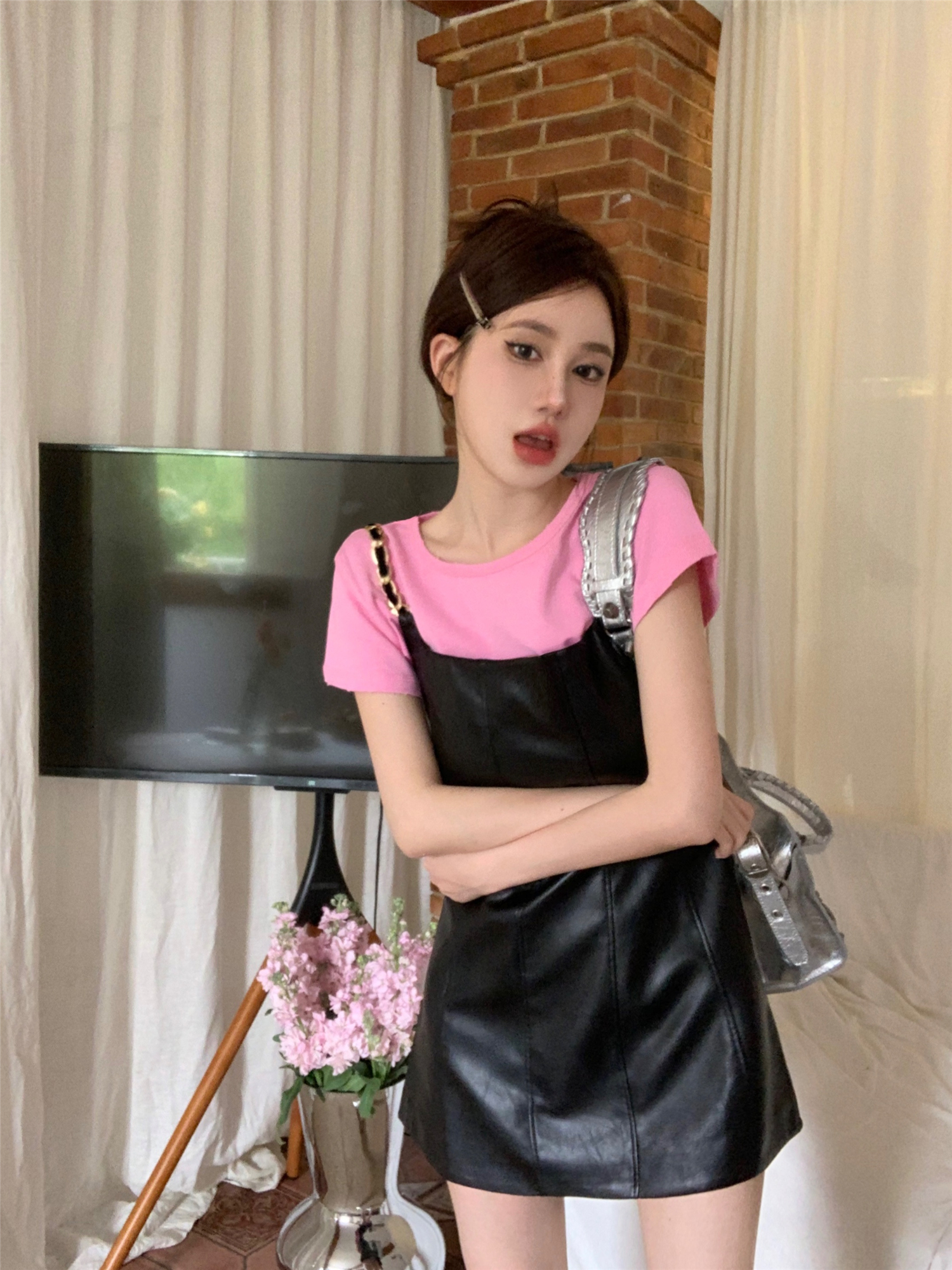 Real shot ~ Embroidered pure cotton retro distressed T-shirt for hot girls with metal chain heavy industry suspenders zipper leather skirt short skirt