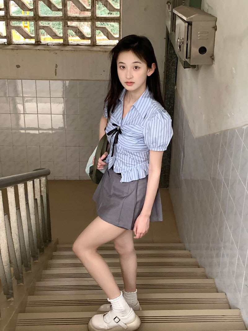 學院風藍色收腰泡泡袖襯衫女夏季短袖襯衣設計感小眾獨特别致上衣