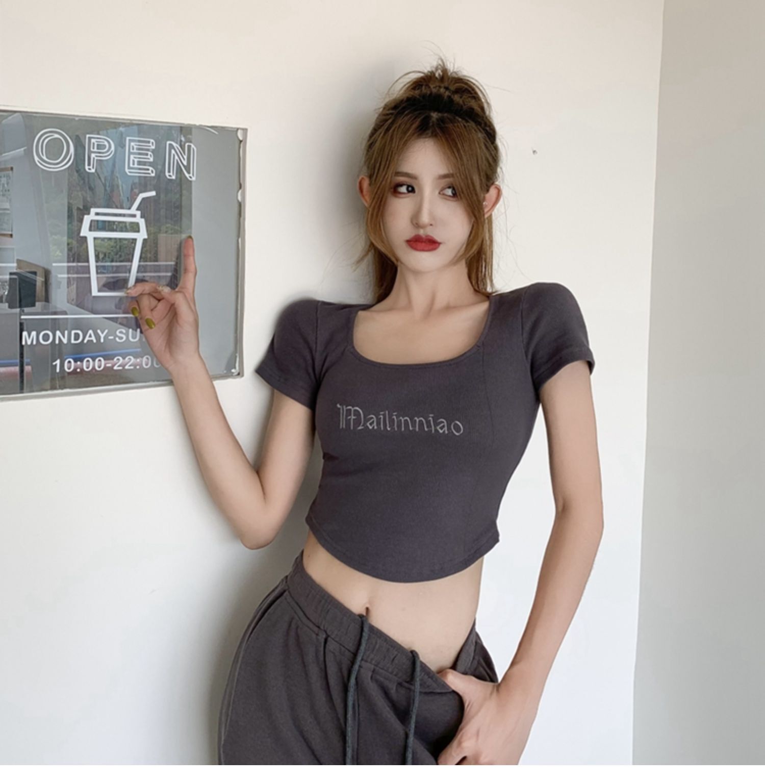 夏新款T恤女設計感小眾字母刺繡修身方領低胸露鎖骨短袖露臍上衣