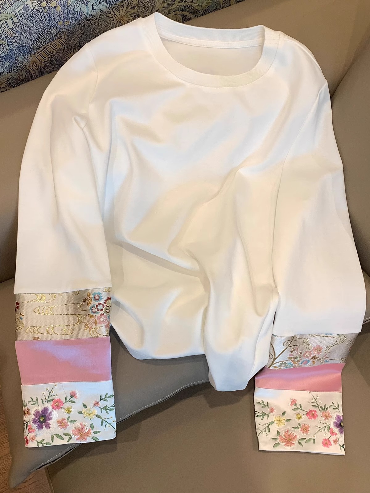 新中式刺繡拼接袖口長袖T恤女春2024新款設計感小眾別致國風上衣