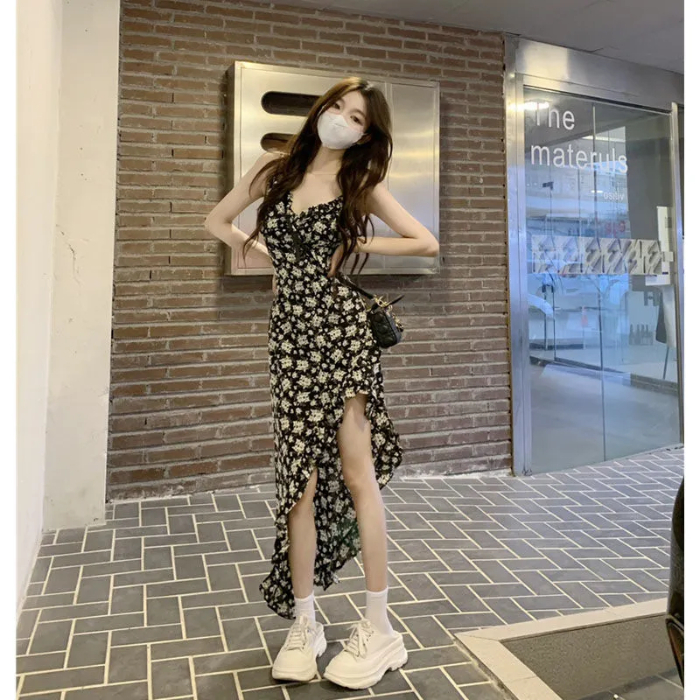 不規則開叉碎花吊帶連衣裙女夏季新款復古荷葉邊中長款A字裙裙子