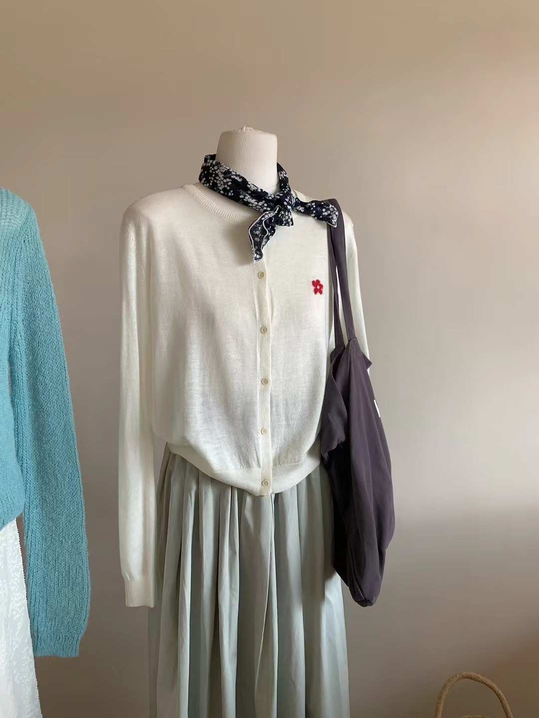 實拍～2024春季新款小花朵刺繡針織開衫