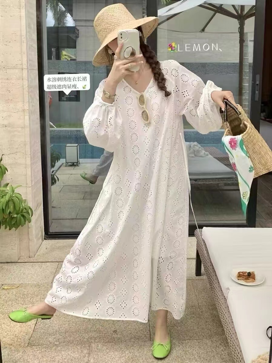 法式v領連衣裙女春夏鈎花鏤空寬鬆氣質茶歇海邊度假白色收腰長裙