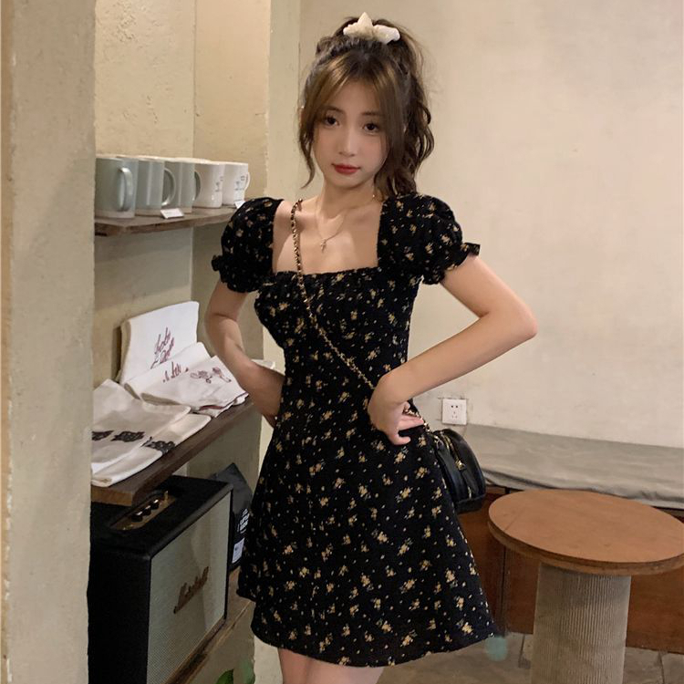 小眾獨特碎花連衣裙夏季女氣質2024年新款冷淡系高級感方領短裙子