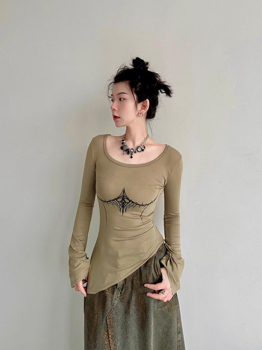 設計感小眾2024年春秋新款港味氣質圓領不規則T恤女修身百搭上衣