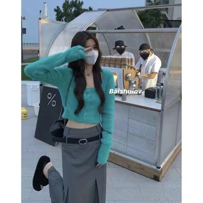 白水女 方領長袖針織開衫女秋季穿搭顯瘦設計感小眾鎖骨短款上衣