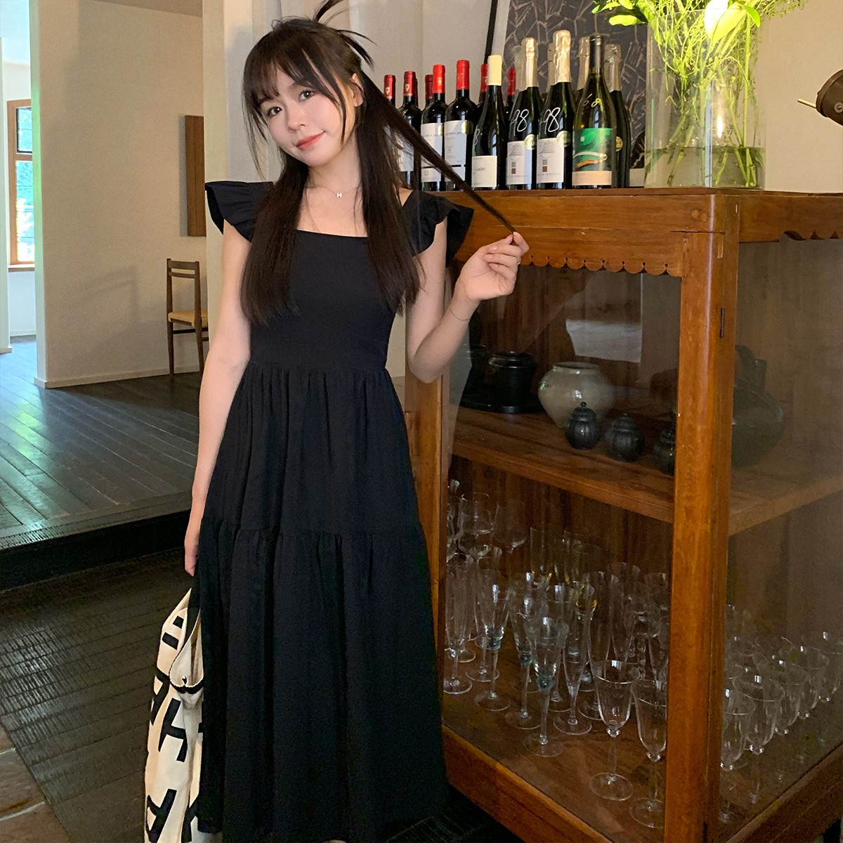 法式方領吊帶a字連衣裙女夏小個子設計感小飛袖赫本風顯瘦小黑裙