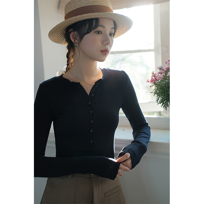 實拍2024年春裝新款白色V領打底上衣女修身顯瘦T恤