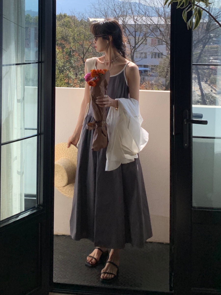 BRIVIN灰色無袖露背吊帶連衣裙女2024春季新款疊穿設計感顯瘦長裙