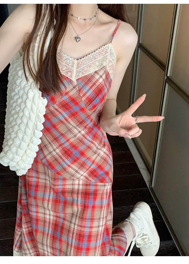 馨幫幫自製裙子早春2024年新款復古蕾絲花邊格子法式吊帶連衣裙女