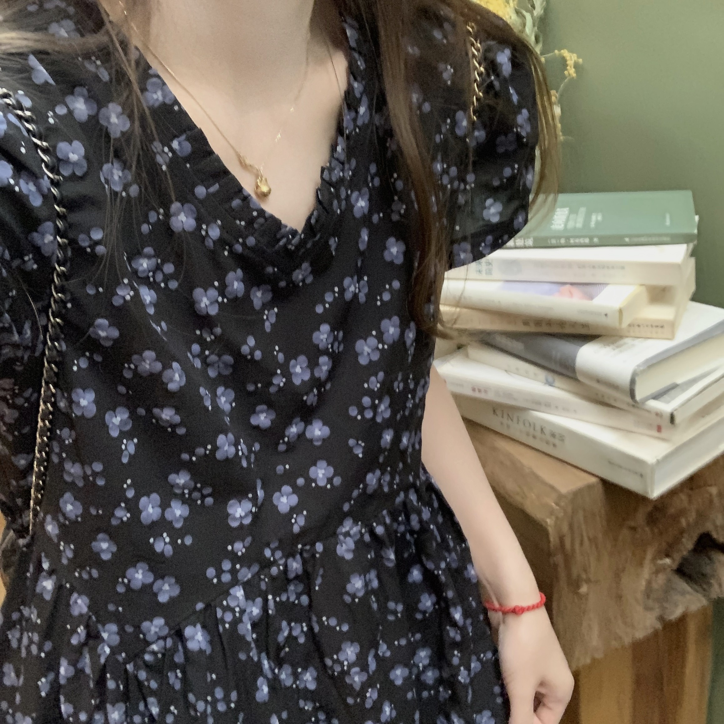 黑色小個子連衣裙子2024新款女夏季碎花茶歇法式桔梗修身森系度假