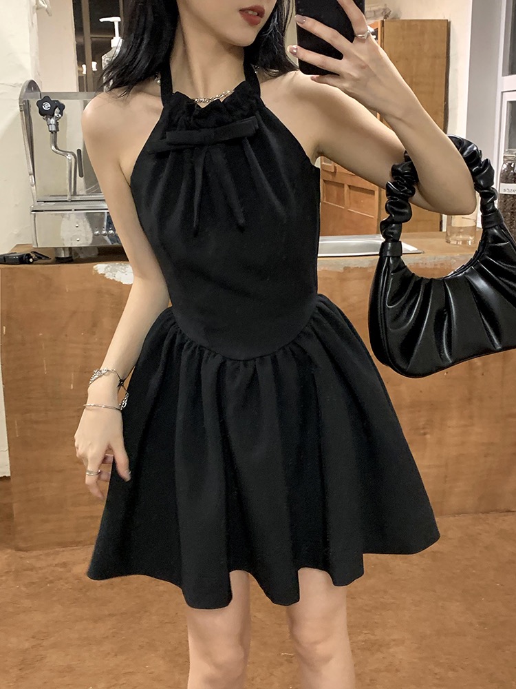 女春夏季掛脖吊帶黑色連衣裙設計感小眾千金公主風生日蓬蓬小黑裙