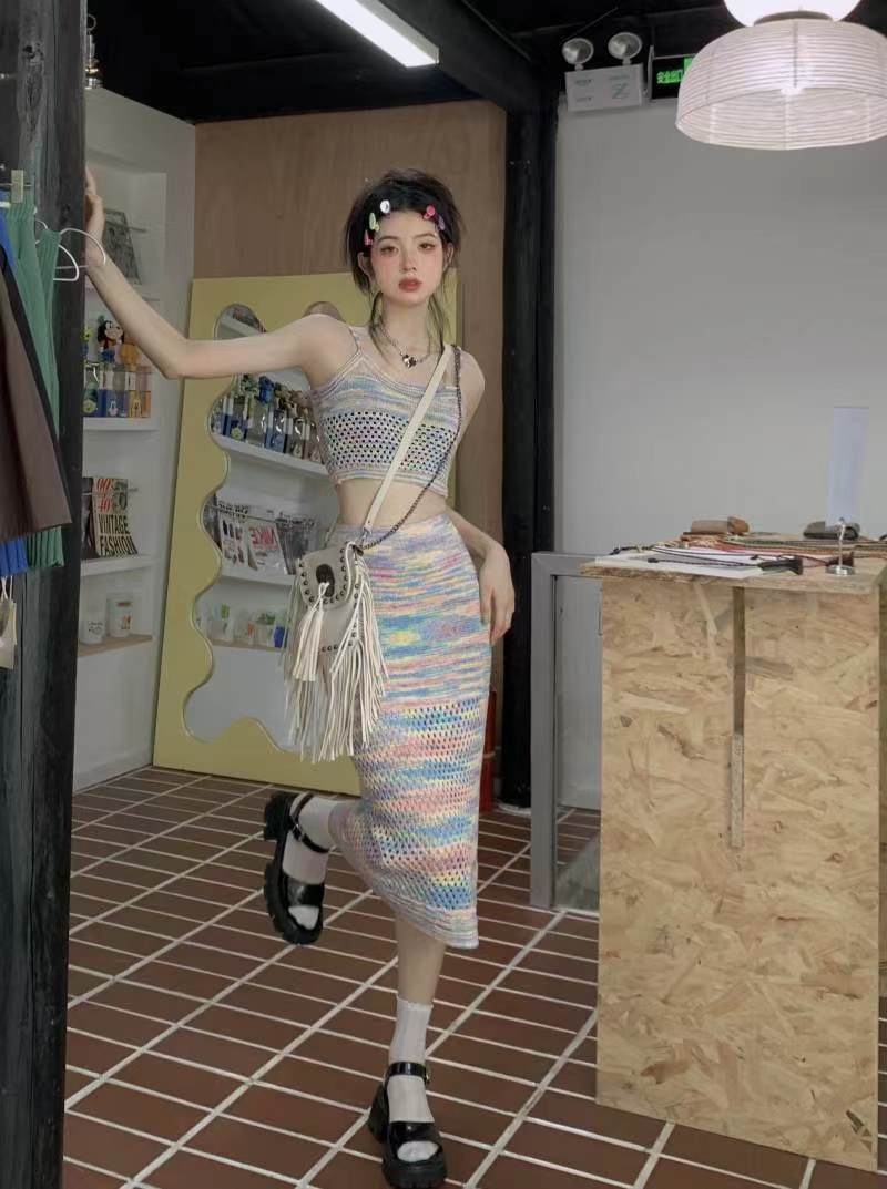 辣妹復古彩虹條紋設計感時尚兩件套裝海邊度假吊帶背心包臀裙
