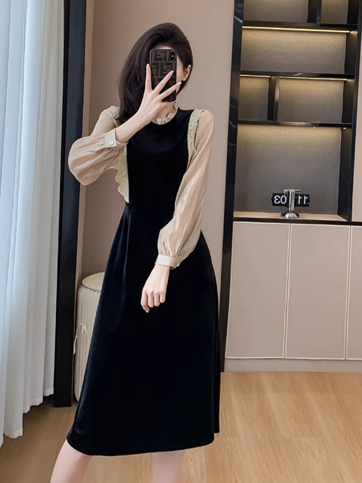 高級感拼接設計感金絲絨中長裙2024新款復古花邊連衣裙女春秋淑女
