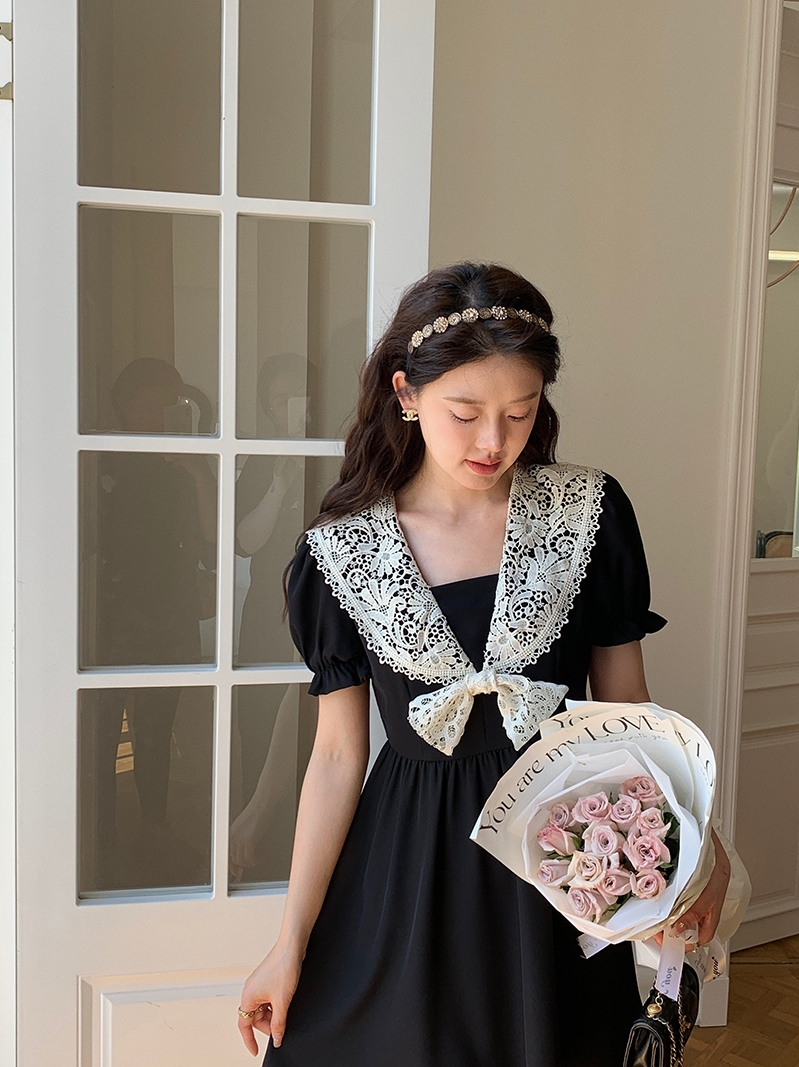 大碼女裝法式復古蕾絲拼接娃娃領連衣裙女夏減齡顯瘦赫本風小黑裙