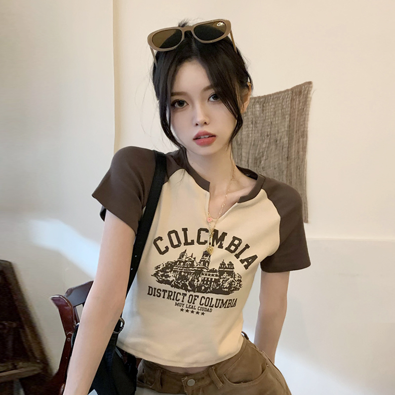 辣妹正肩短袖T恤女春季2024甜辣美式復古設計感小眾獨特短款上衣