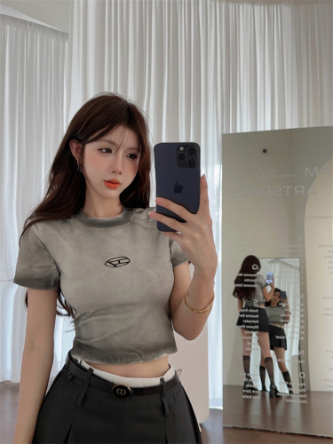 Real shot~The picture has been changed to sweet hot girl gradient pink design T-shirt for women with tie-dye embroidery niche bottoming short-sleeved top