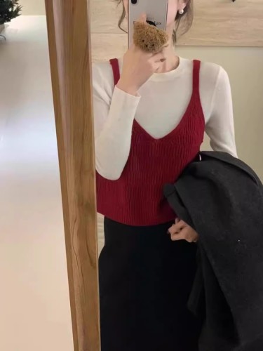 2024 New Year red Korean style layered short v-neck sweater vest for women with slim sweater suspenders