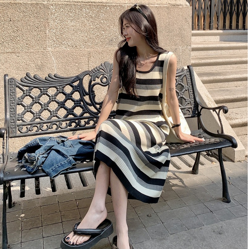 Striped knitted vest dress women's summer Korean version 2024 new slim mid-length contrast color sleeveless skirt