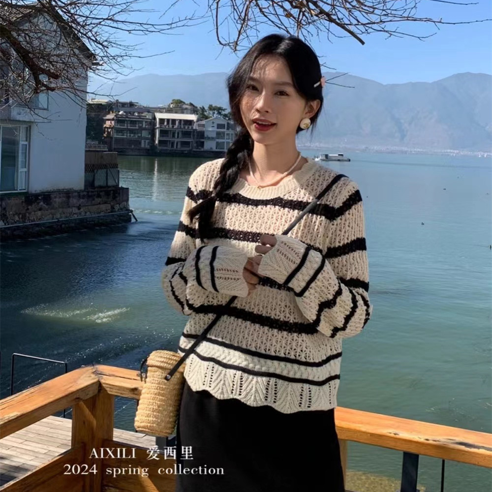 2024春新款韓系設計感鏤空條紋針織顯瘦百搭圓領上衣