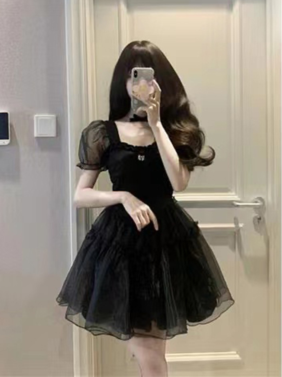 初戀小黑裙法式復古黑色純欲風連衣裙女夏季設計感小眾泡泡袖顯瘦