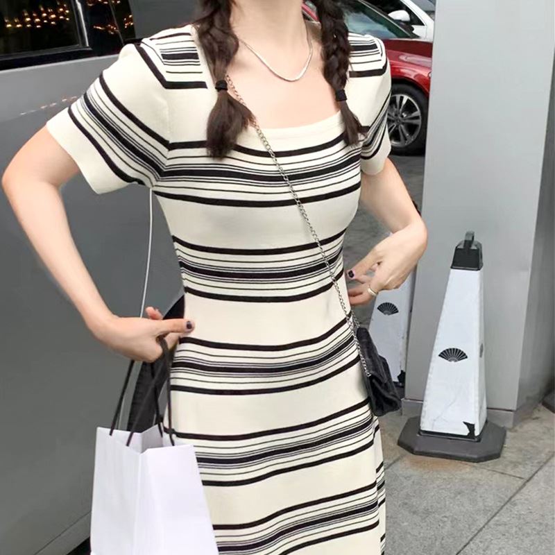 條紋方領短袖連衣裙女2024年夏薄款針織復古修身收腰短款包臀裙子
