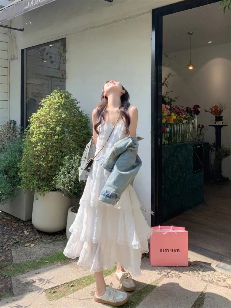 曾小咸 白色吊帶連衣裙女2024春季新款海邊度假風蛋糕裙沙灘長裙