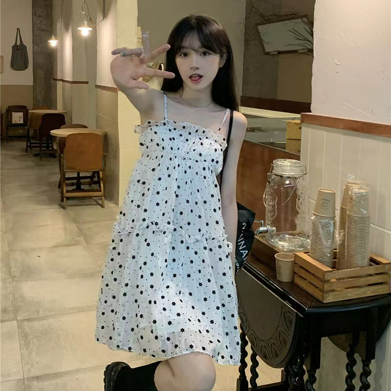 法式溫柔吊帶連衣裙女春裝2024新款小個子碎花蓬蓬套裝裙子夏