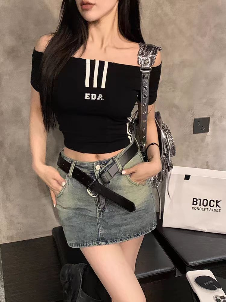設計感小眾夏季新款T恤女一字肩字母T恤上衣短款修身顯瘦短袖百搭