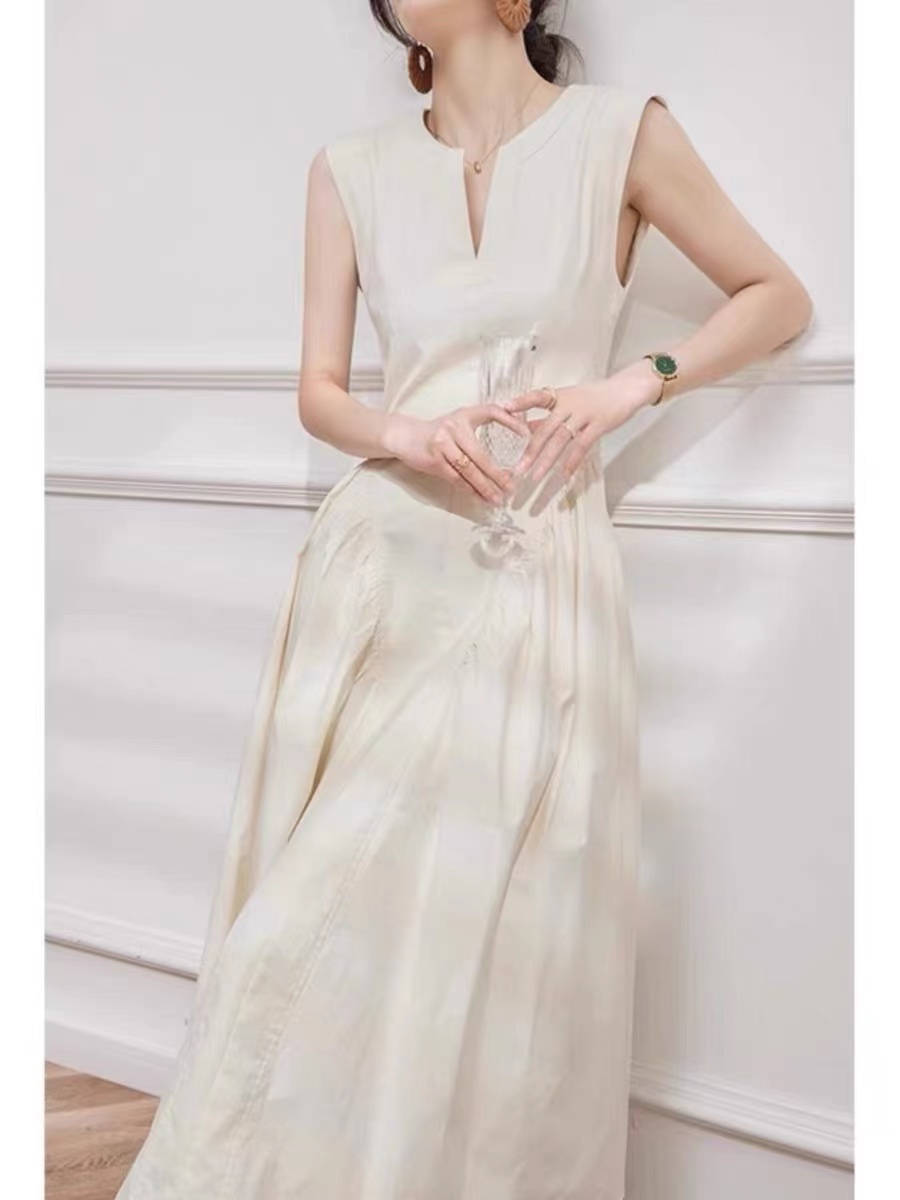 白色無袖吊帶連衣裙女夏季新款2024高端輕奢法式氣質優雅長款裙子