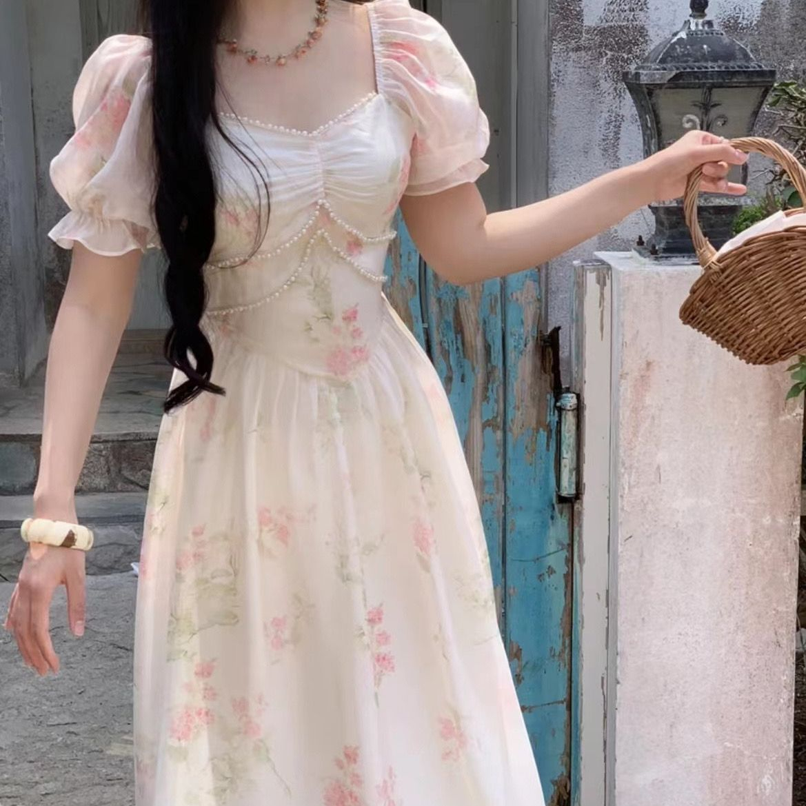 法式甜美碎花修身顯瘦方領夏季新款小眾設計感泡泡袖溫柔風連衣裙