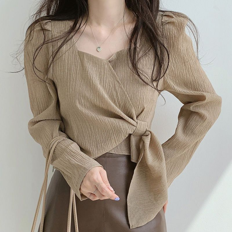 Square neck top for women, khaki straps, irregular long sleeves, unique and chic French design, waist-cinching, high-end feel