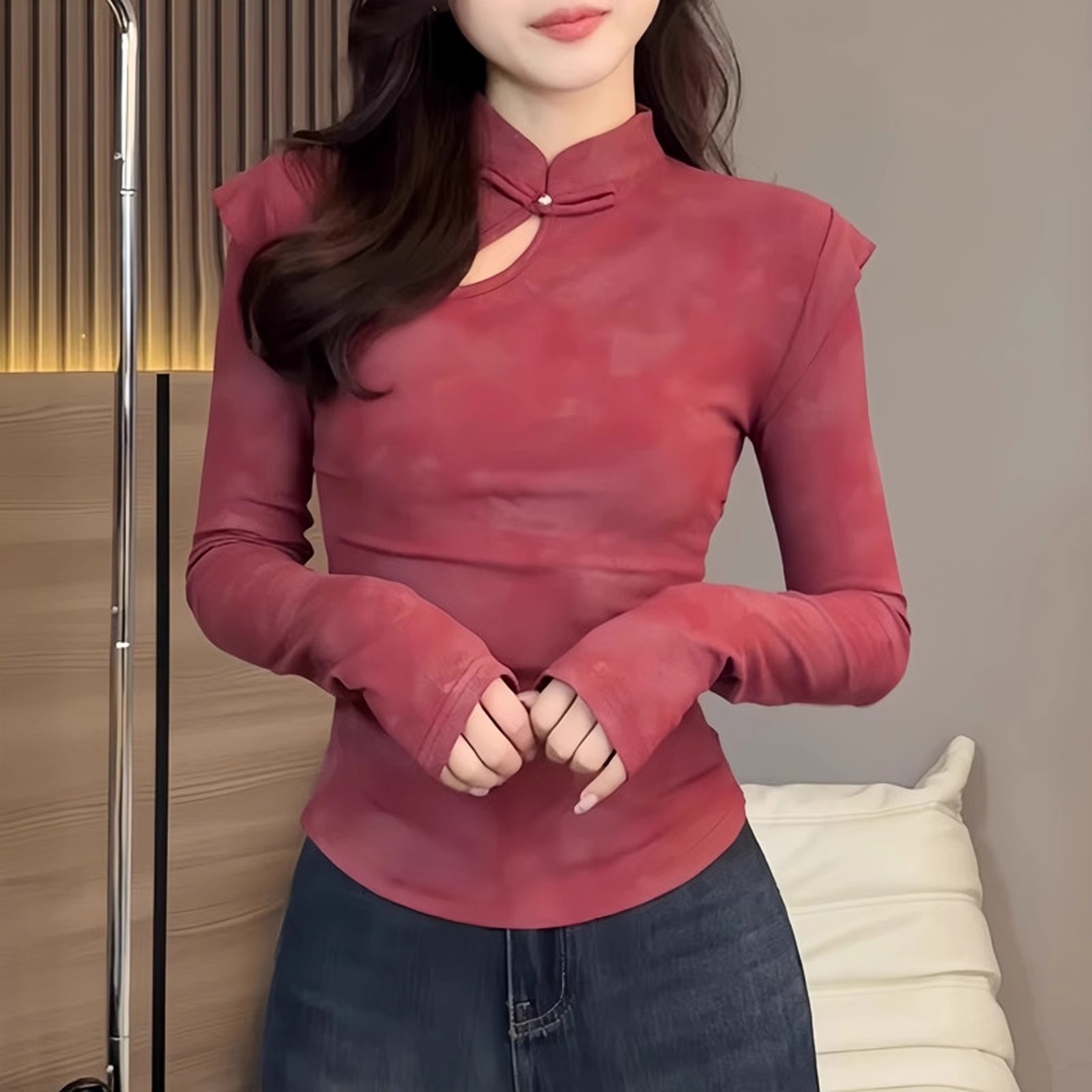 何晨曦 黑色性感v領蕾絲拼接綁帶上衣女設計感修身長袖打底衫內搭