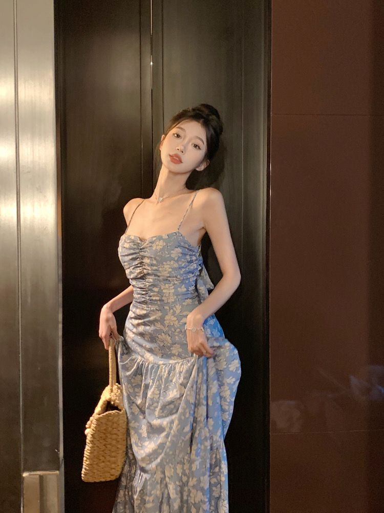 碎花海邊氛圍感長裙女2024年夏新款法式露背高腰茶歇吊帶長裙及踝