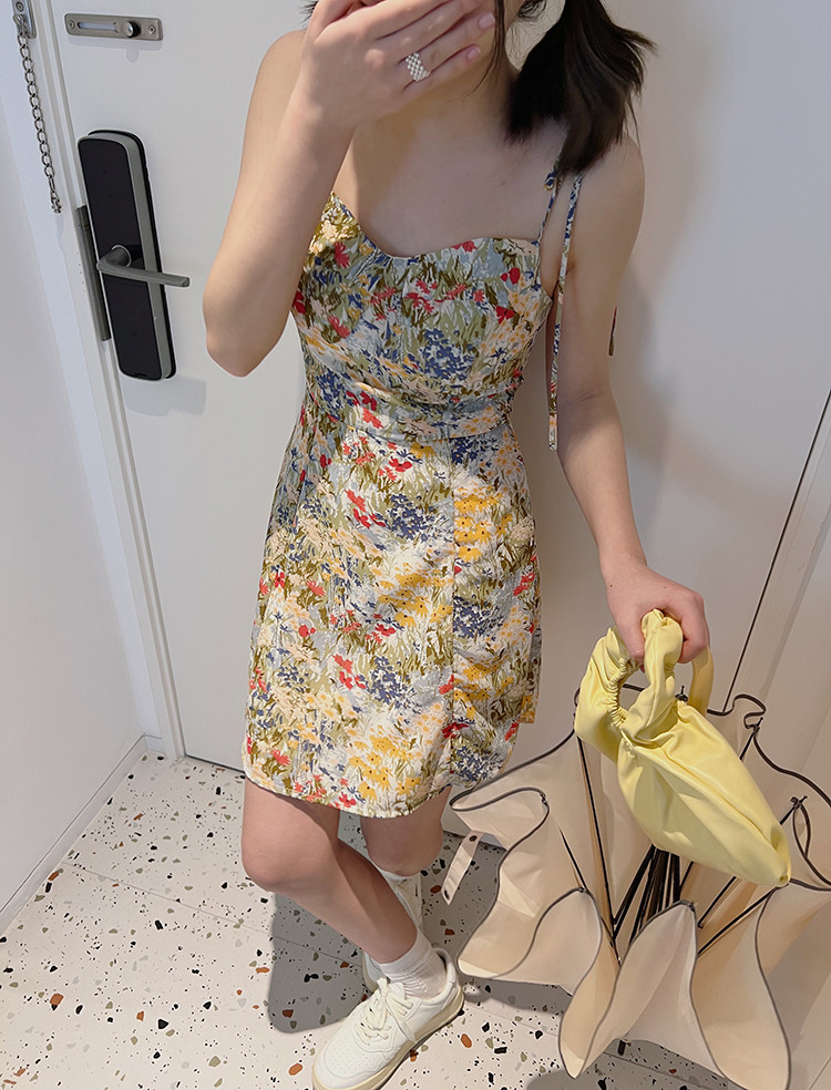 小鄒菊碎花包臀連衣裙女夏季性感低胸綁帶吊帶A字裙短裙子沙灘裙