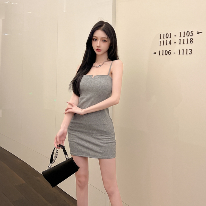 新款黑色純欲吊帶連衣裙女收腰小個子性感辣妹簡約高級包臀短裙夏