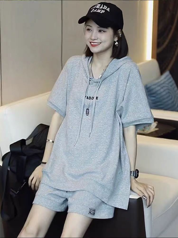 時尚運動套裝女夏季寬鬆大碼微胖休閒洋氣短袖連帽上衣短褲兩件套