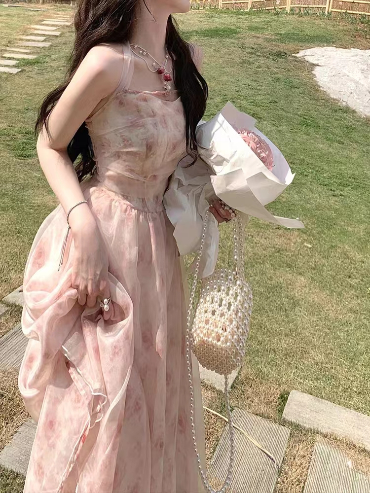 邂逅花海~2024夏季新款韓版顯瘦粉色玫瑰印花掛脖連衣裙
