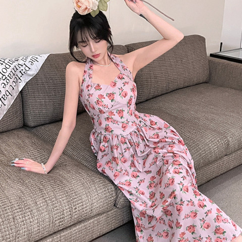 中長款無袖連衣裙女夏2024新款韓版修身百搭純欲風掛脖小眾碎花裙