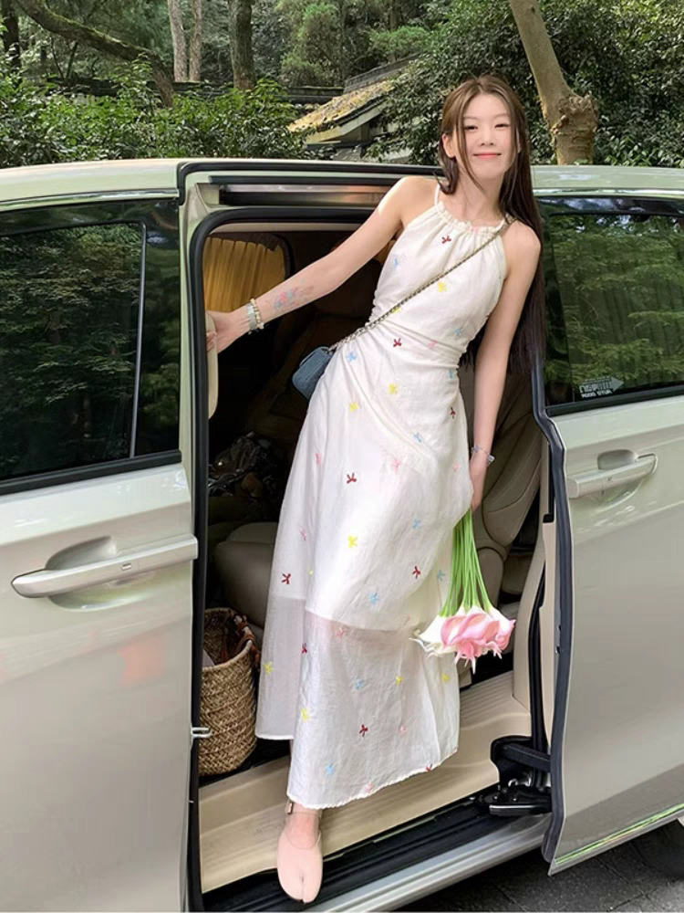 夏季新款女仙女感甜美風清純修身顯瘦白色印花刺繡吊帶連衣裙