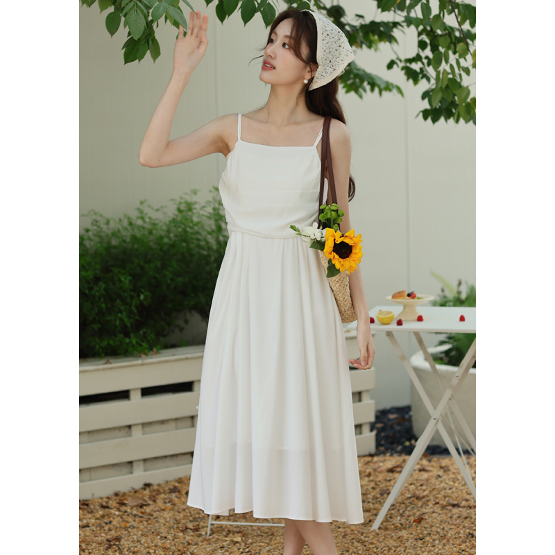 No less than 99 real shot 2024 French gentle temperament slimming white niche suspender dress