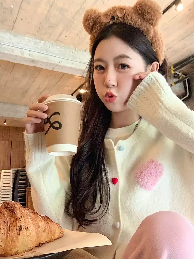 曾小咸 少女收割機 小個子短款針織開衫女春秋款甜美溫柔寬鬆上衣
