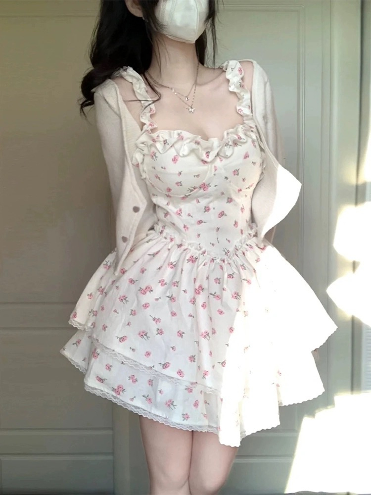 白色碎花吊帶連衣裙女夏辣妹性感純欲風收腰顯瘦蓬蓬裙甜辣風裙子