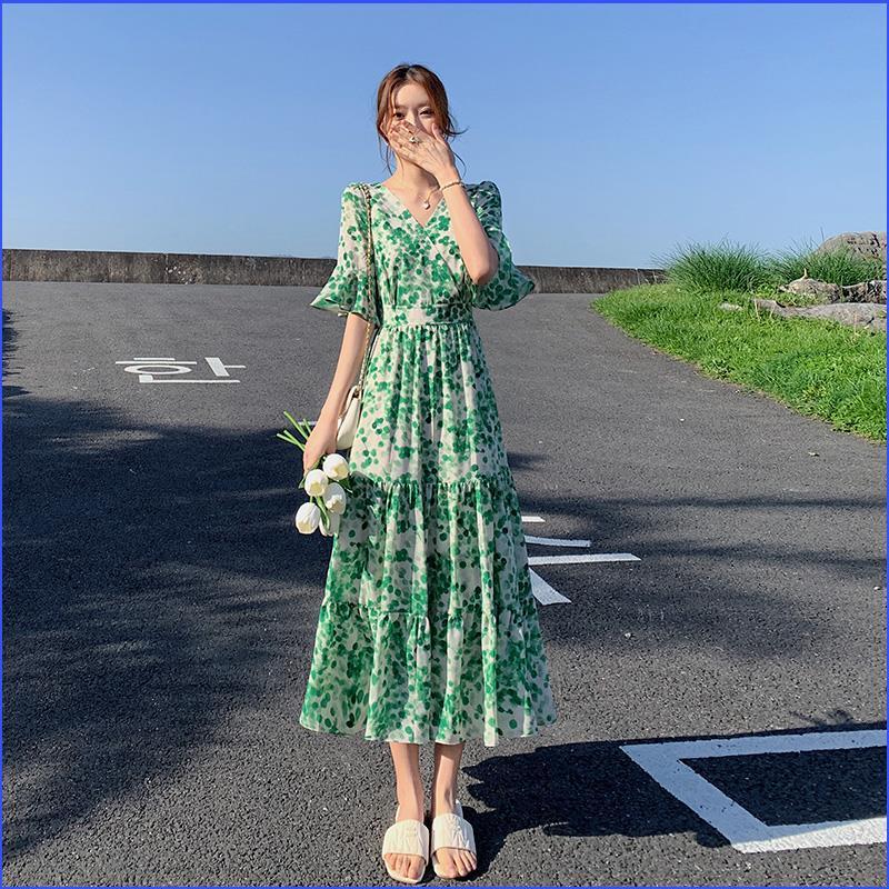 綠色碎花雪紡連衣裙女夏2024新款收腰顯瘦v領長款過膝蛋糕裙子仙