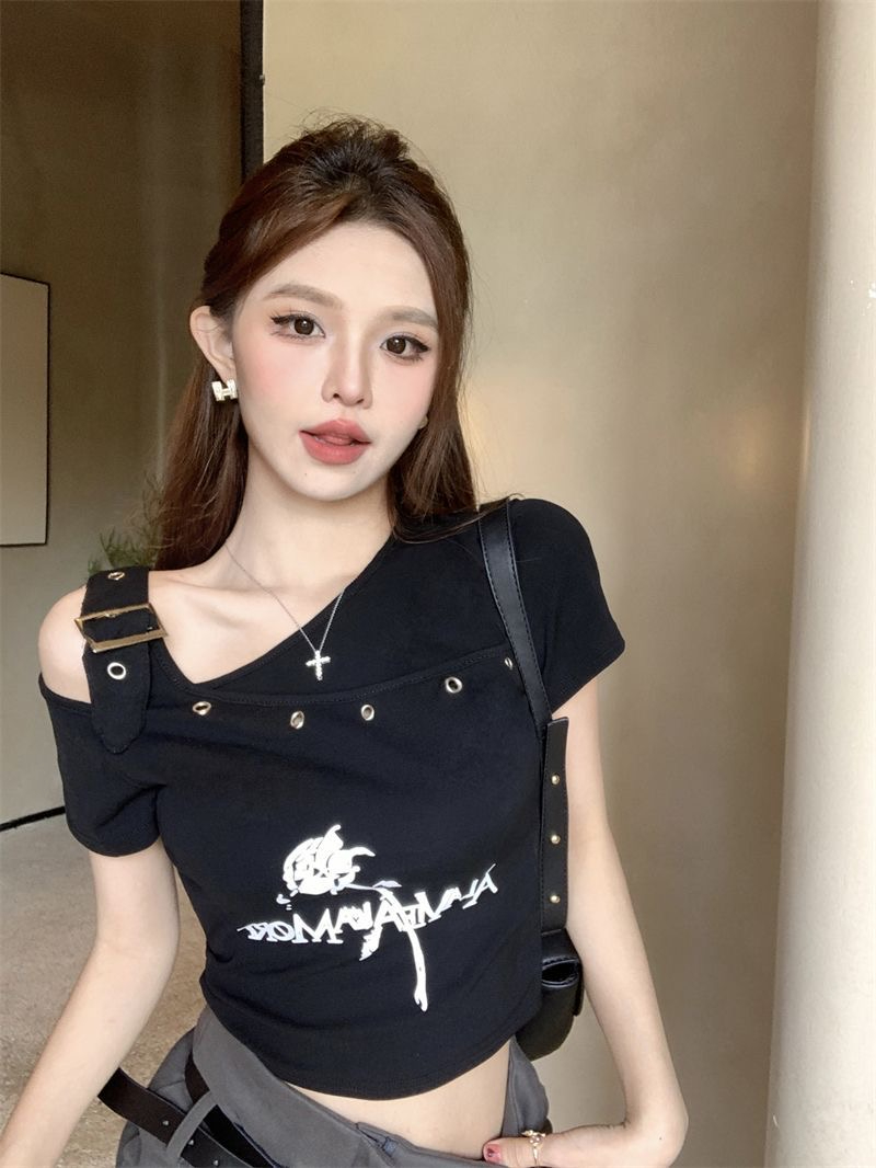 設計感斜肩白色印花短袖針織女裝夏季修身短款別致小眾甜辣妹上衣