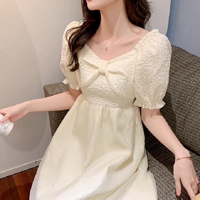 2024 new summer style French retro design sweet and age-reducing princess dress with puff sleeves and square collar temperament dress