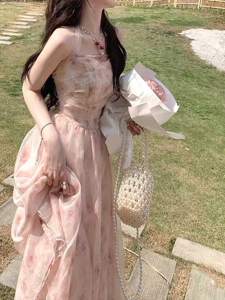 邂逅花海~2024夏季新款韓版顯瘦粉色玫瑰印花掛脖連衣裙
