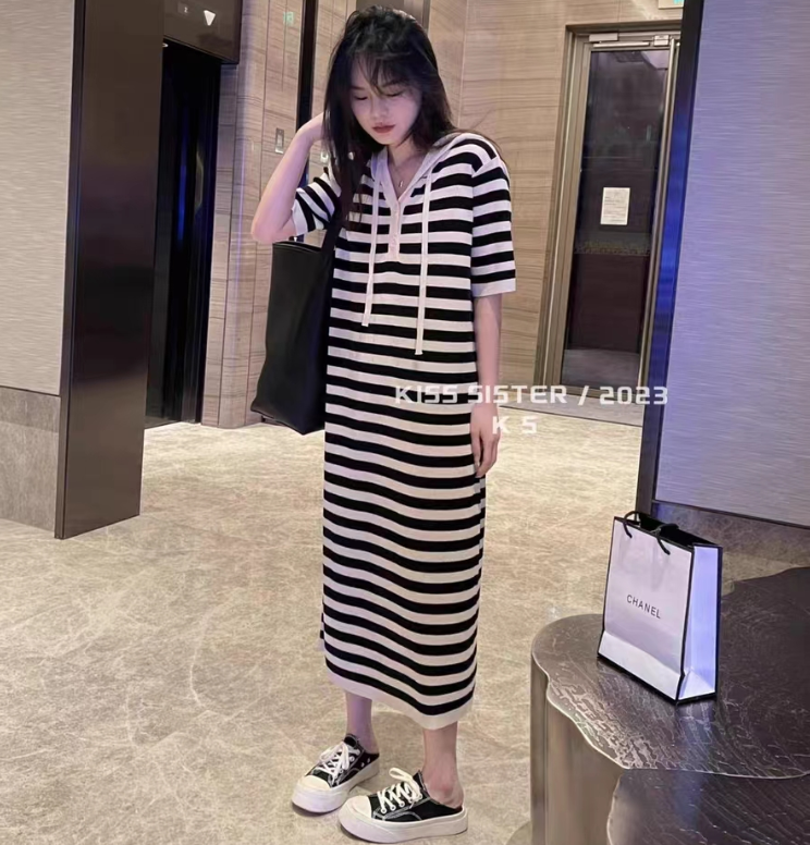 夏裝新款大碼女裝撞色條紋連帽針織連衣裙春季寬鬆休閒短袖中長裙