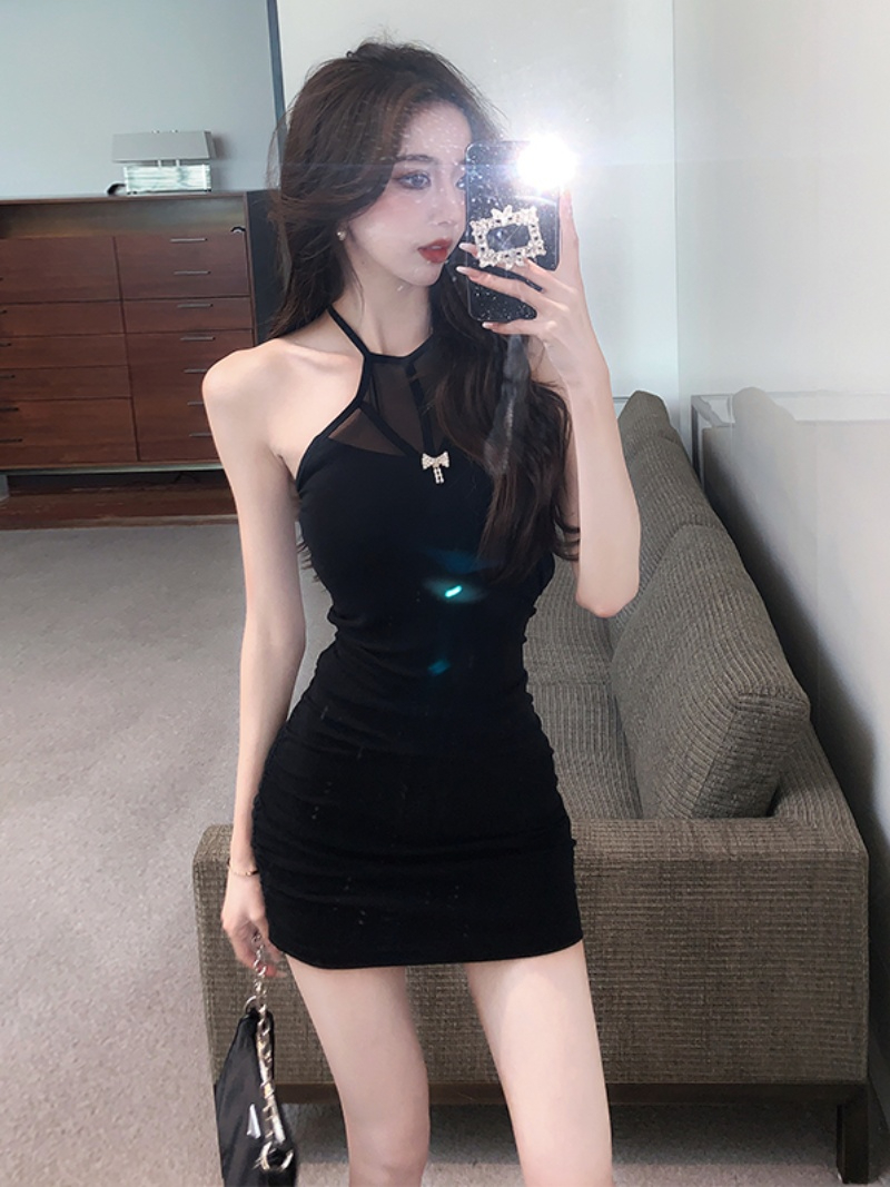 Temperament low-cut v-neck puff sleeve dress 2024 new summer style waist slimming irregular ruffled hip-covering skirt
