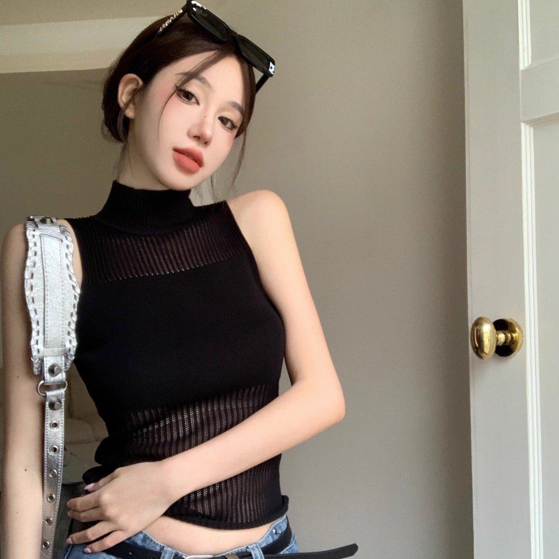 Hot girl INS style high-end sleeveless vest for women summer French style unique and chic thin hollow sexy half turtleneck top